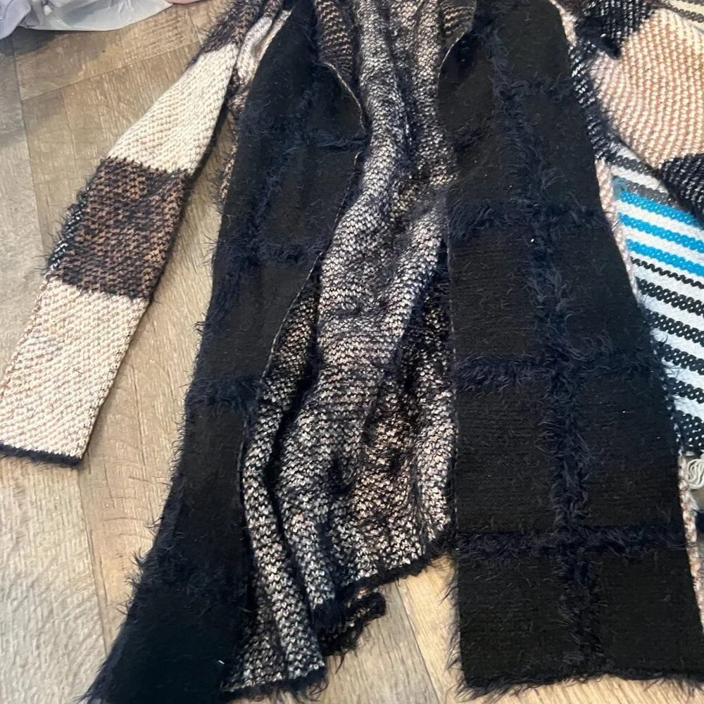 Black Tape fuzzy xs cardigan‎